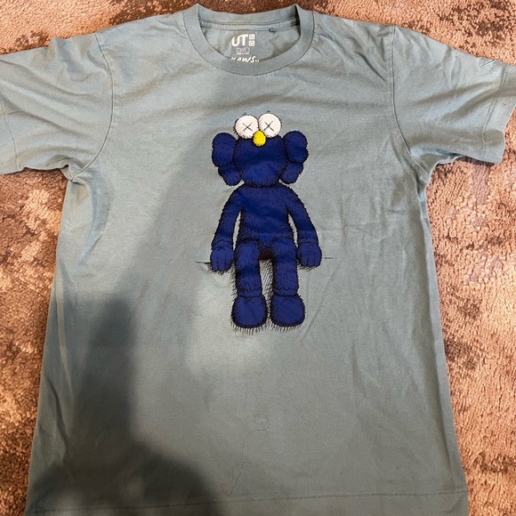 UNIQLO X KAWS tee size xxs - Picture 2 of 5